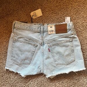 NEW Levi’s light wash shorts